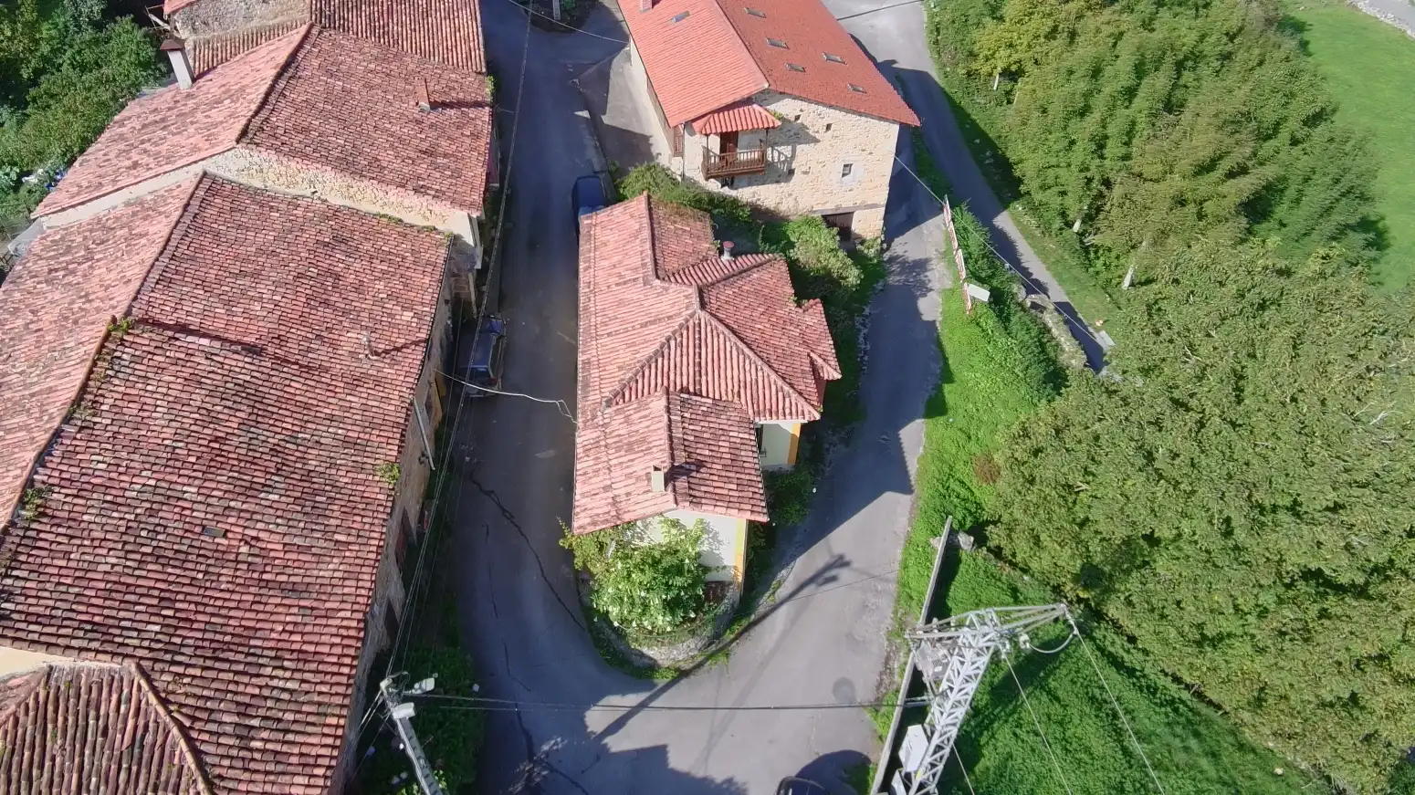 Vista exterior de Casa o xalet en venda en Puente Viesgo amb Calefacció i Jardí privat