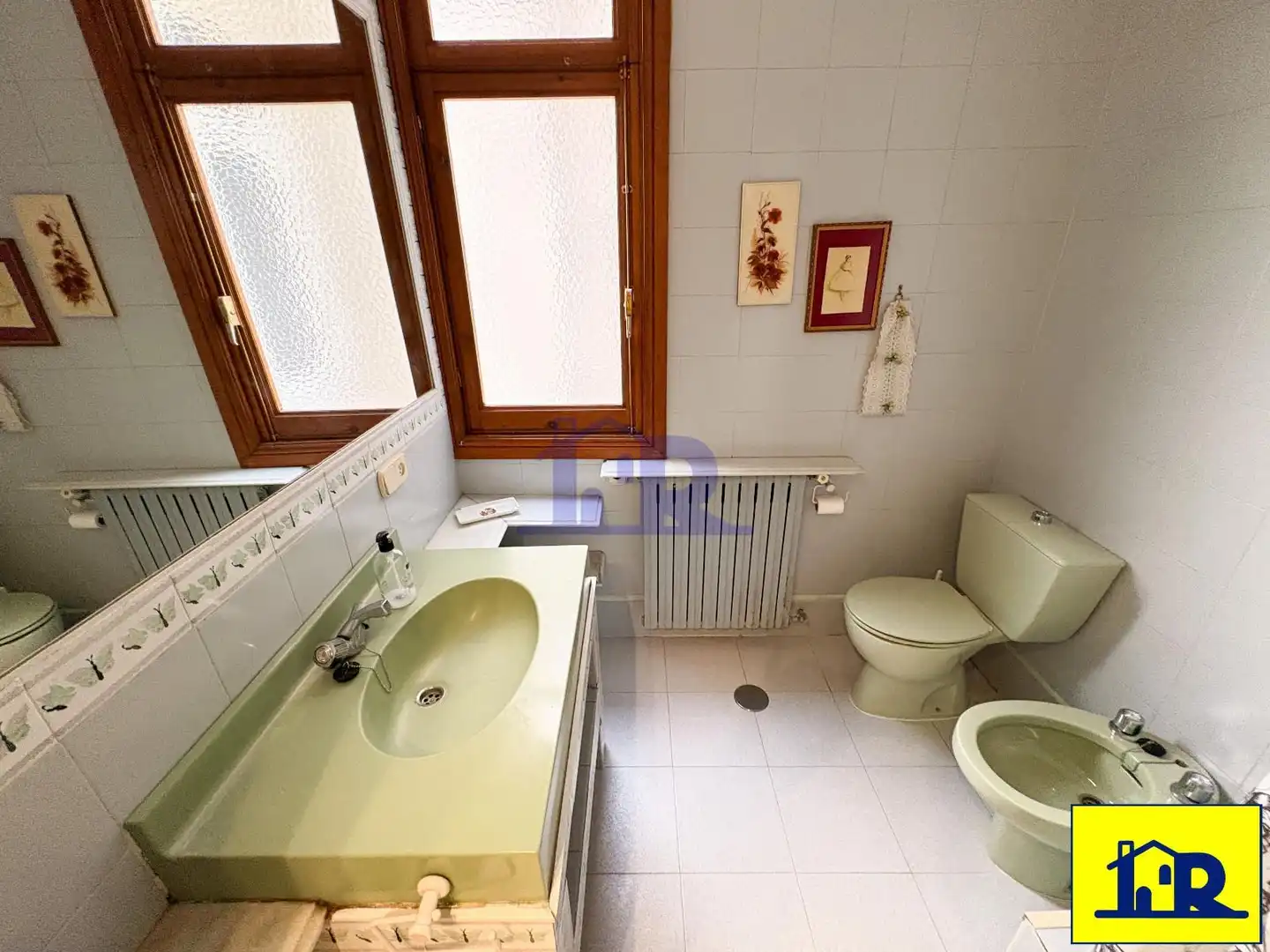 Baño de Piso en venta en Cuenca con Calefacción y Terraza