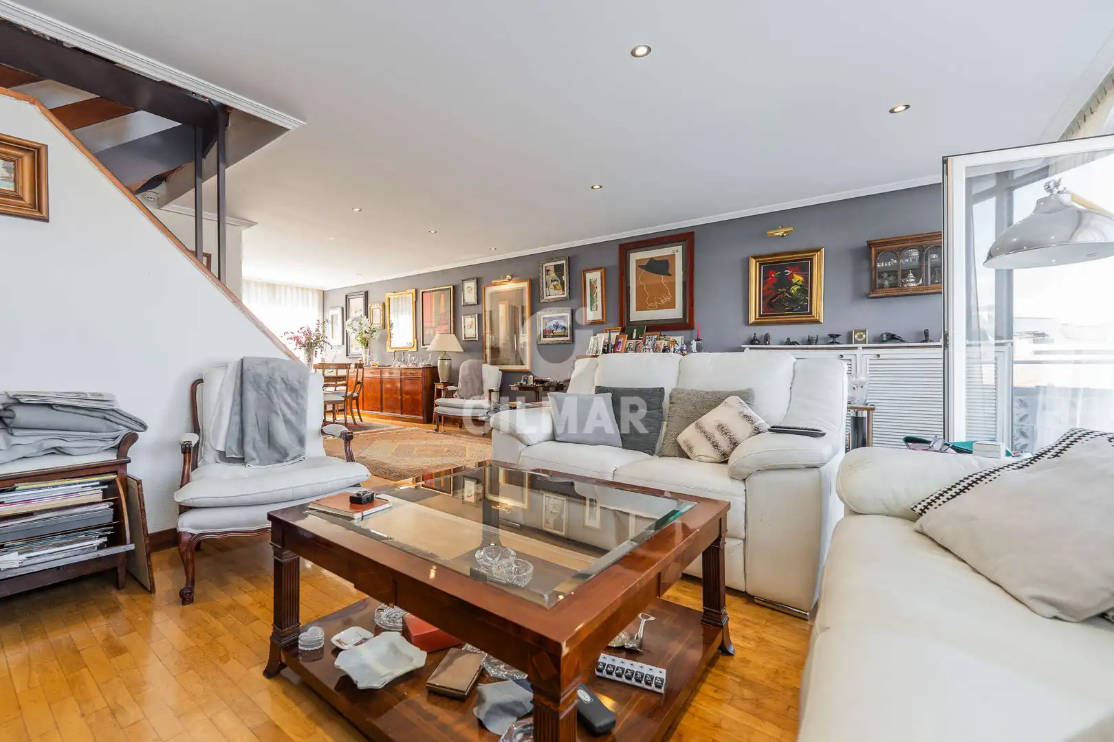 Wohnzimmer von Einfamilien-Reihenhaus zum Verkauf in Pozuelo de Alarcón mit Heizung, Privatgarten und Schwimmbad