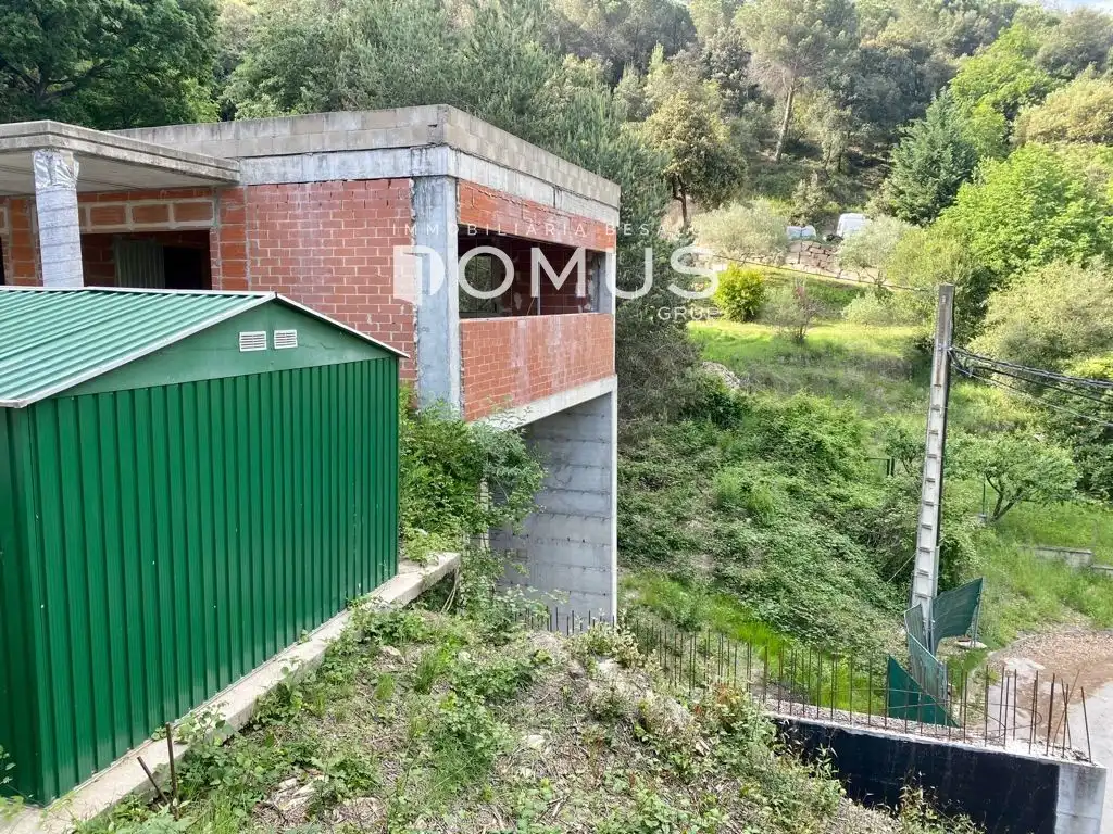 Vista exterior de Casa o xalet en venda en Montagut i Oix amb Jardí privat i Terrassa