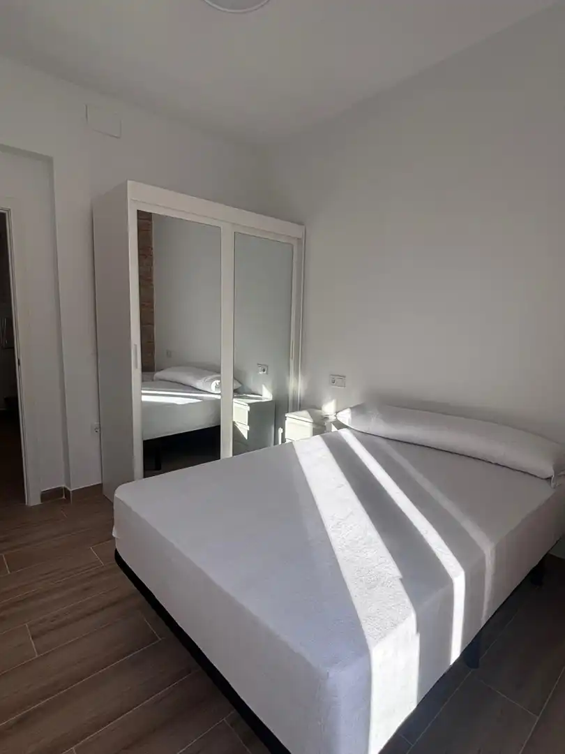 Bedroom of Flat for rent in Granada  with Air Conditioner, Furnished and Balcony