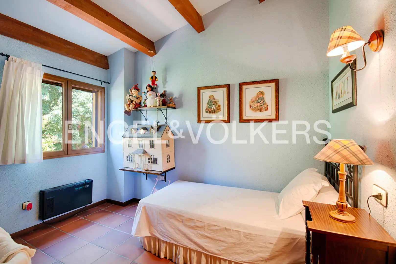 Habitación de Casa adosada en venta en Maçanet de Cabrenys con Calefacción y Jardín privado