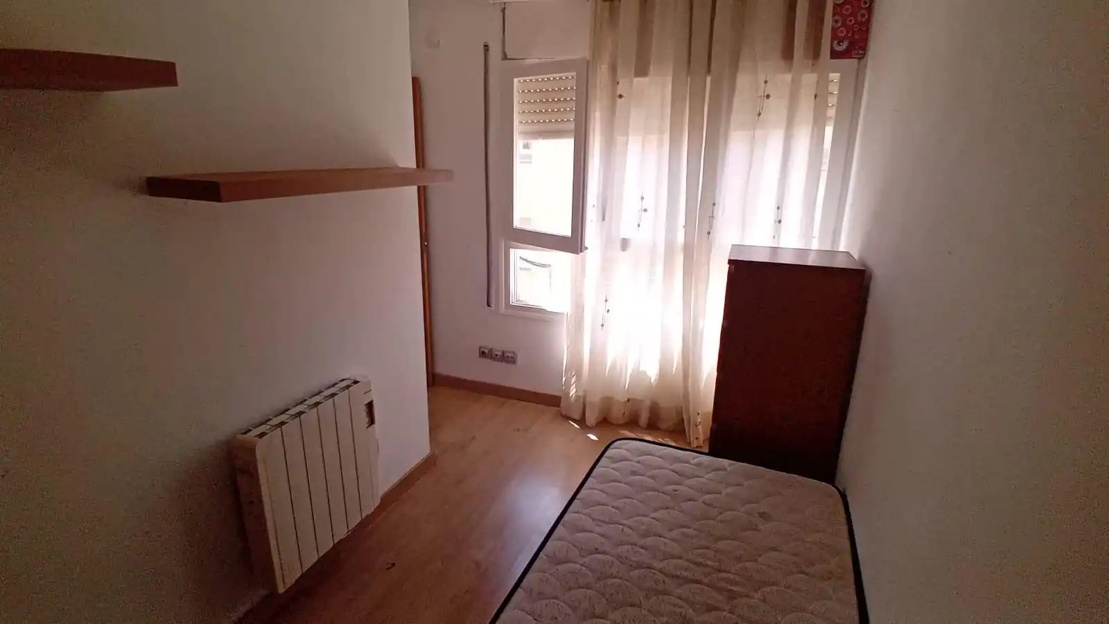 Habitación de Apartamento en venta en Lleida con Calefacción, Parquet y Amueblado