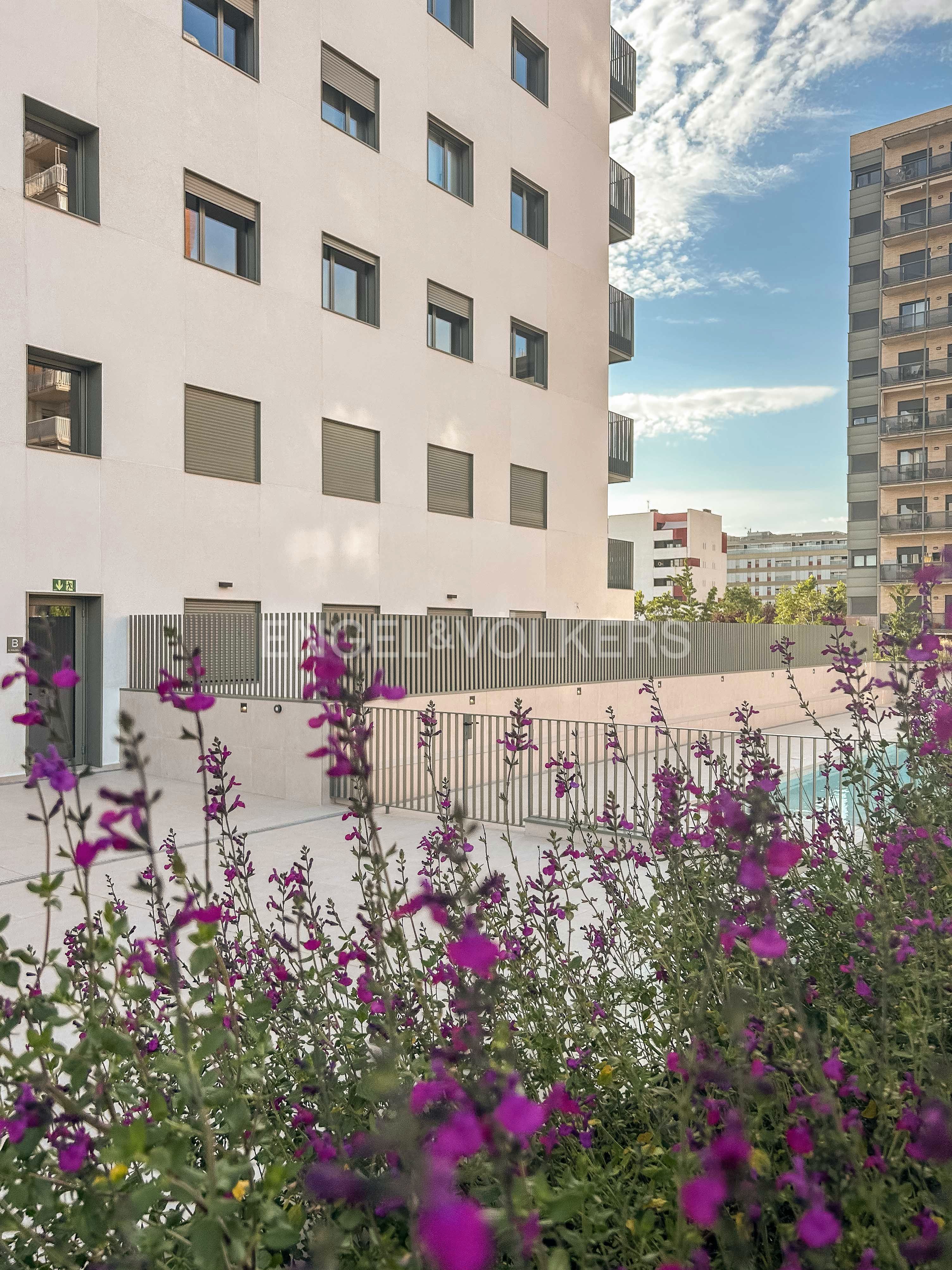 Exterior view of Apartment to rent in Terrassa  with Air Conditioner, Heating and Storage room