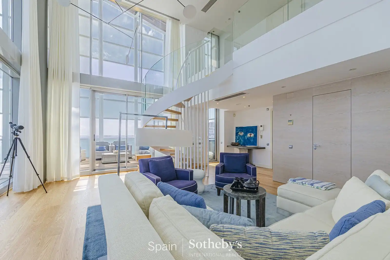 Sala de estar de Ático en venta en Barcelona con Calefacción, Terraza y Trastero