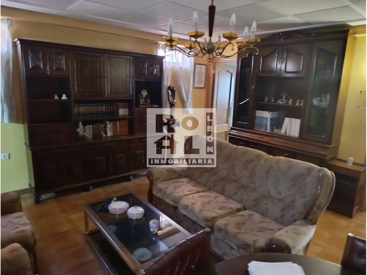 Sala de estar de Piso en venta en León Capital  con Calefacción y Terraza