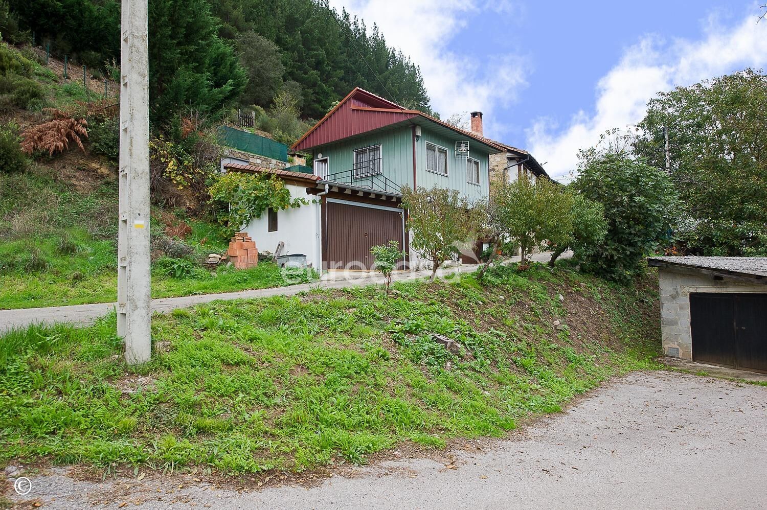 Vista exterior de Pis en venda en Cillorigo de Liébana amb Jardí privat