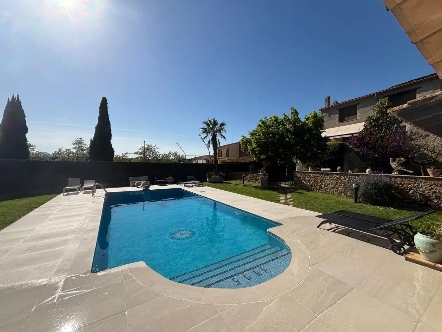 Casa rústica con piscina en venta en Carrer Carrer Castell