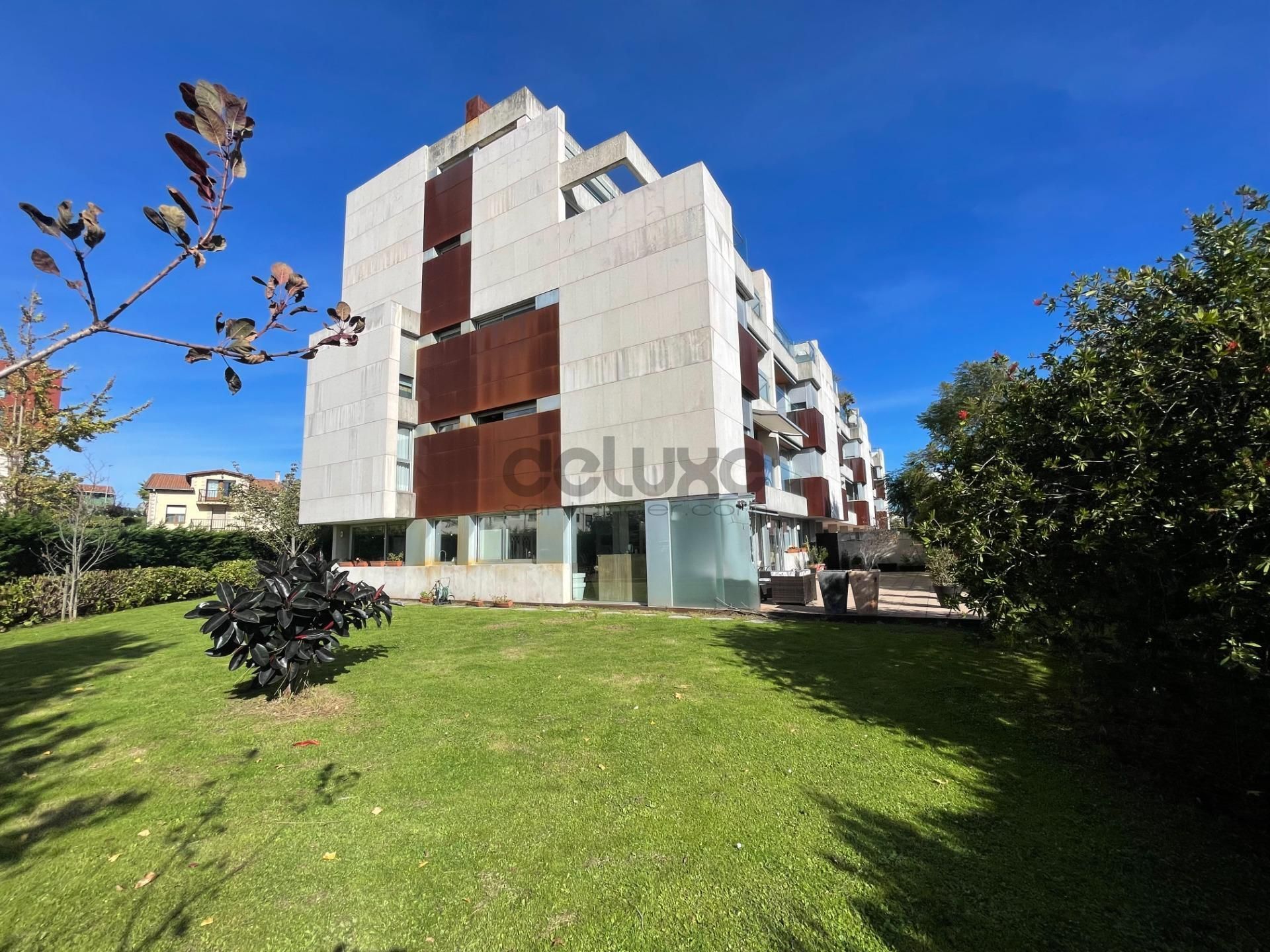 Vista exterior de Planta baixa en venda en Santander amb Calefacció, Jardí privat i Terrassa