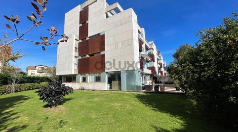 Exclusivo Bajo con Jardín en Urbanización Privada con Piscina Climatizada, Gimnasio y Sauna