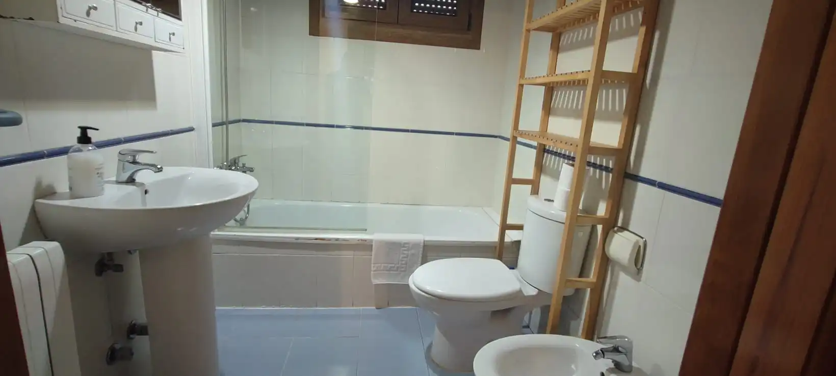 Badezimmer von Country house zum Verkauf in Llanes mit Heizung, Privatgarten und Terrasse