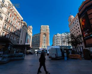 Vista exterior de Àtic en venda en  Madrid Capital amb Aire condicionat i Balcó