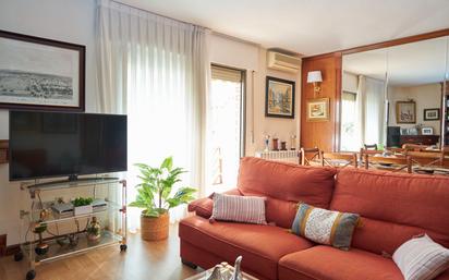 Sala d'estar de Casa adosada en venda en Boadilla del Monte amb Aire condicionat, Terrassa i Balcó