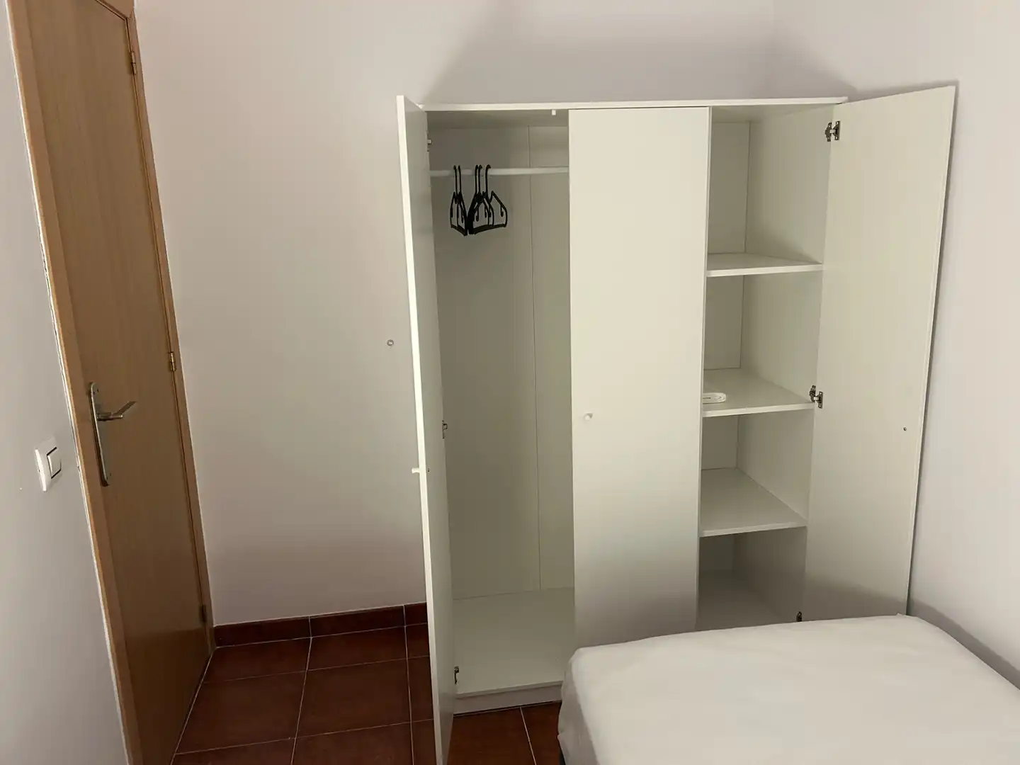 Dormitori de Pis en venda en Dos Hermanas amb Aire condicionat, Terrassa i Moblat