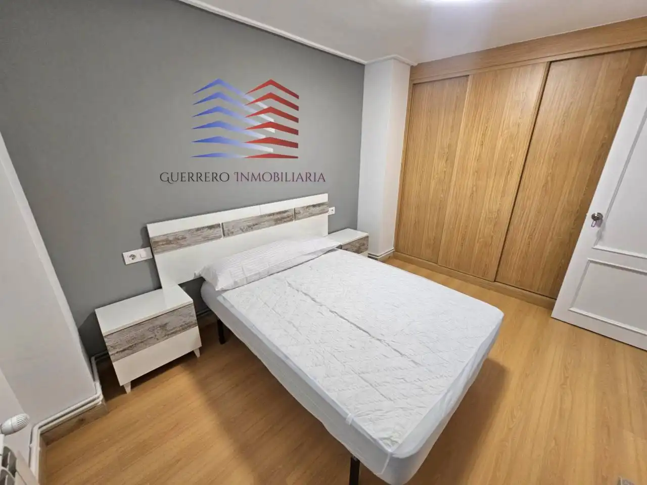 Schlafzimmer von Wohnungen zur Miete in Ourense Capital  mit Heizung, Parkett und Möbliert