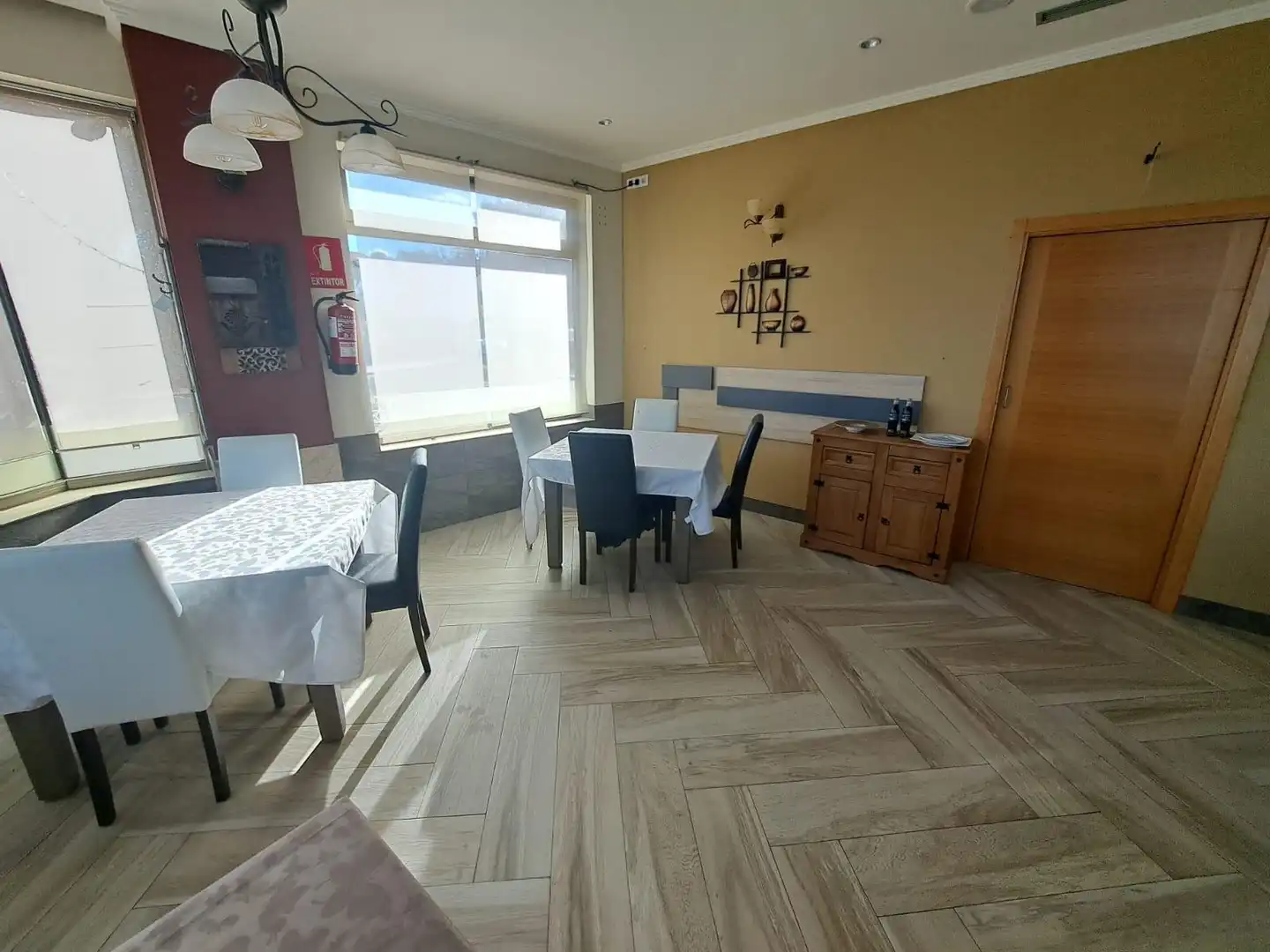 Esszimmer von Geschaftsraum zur Miete in Ribeira mit Klimaanlage und Möbliert