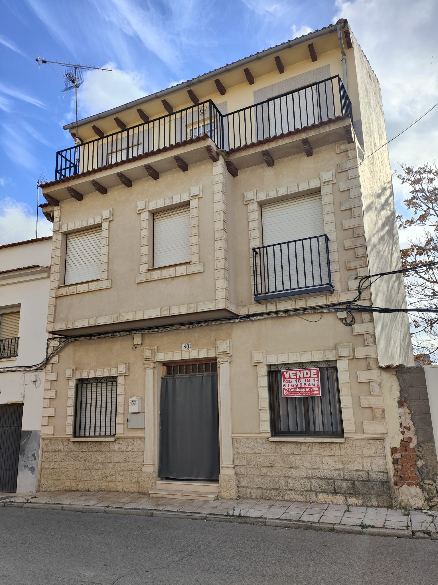 Exterior view of House or chalet for sale in Corral de Almaguer  with Heating, Parquet flooring and Furnished