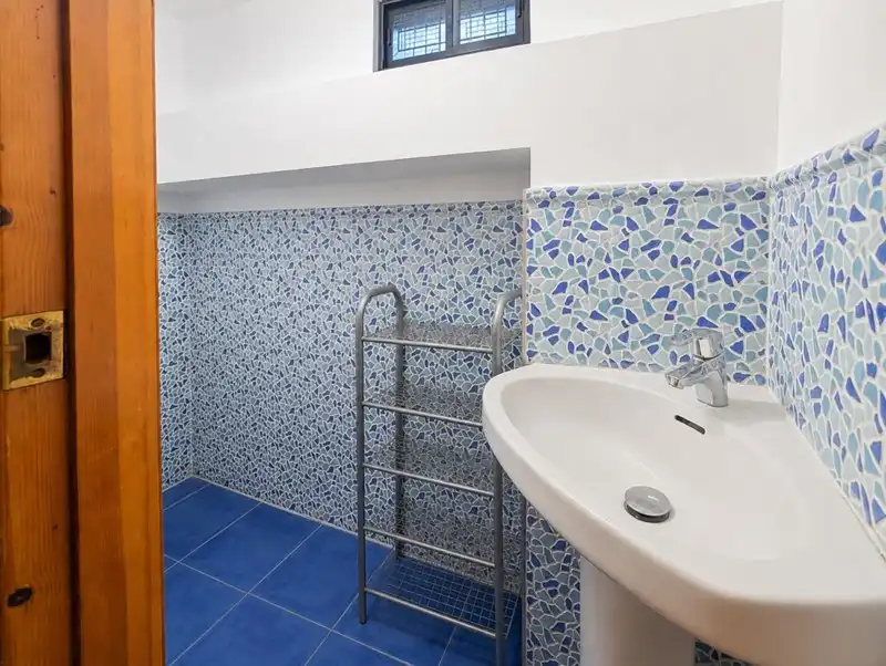 Badezimmer von Einfamilien-Reihenhaus zum Verkauf in Pulianas mit Klimaanlage, Parkett und Terrasse
