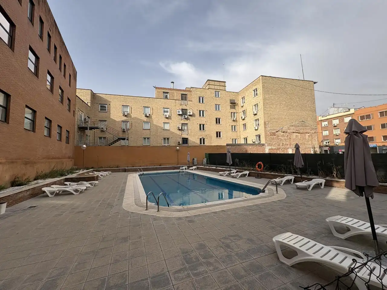 Schwimmbecken von Wohnung zur Miete in Madrid mit Klimaanlage, Heizung und Parkett