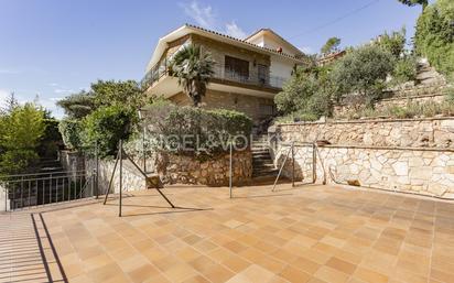 Vista exterior de Casa o xalet en venda en Vallirana amb Aire condicionat, Calefacció i Jardí privat