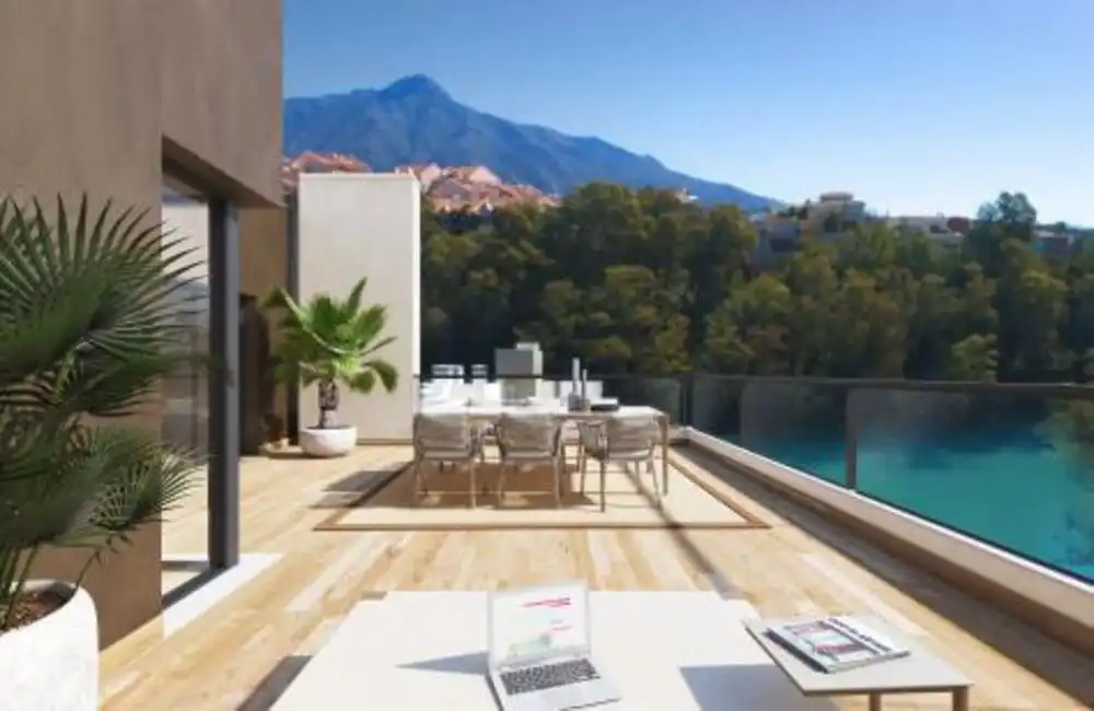 Ático con piscina en venta en Nueva Andalucía