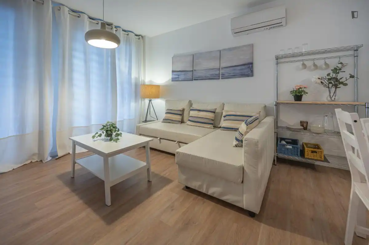 Sala d'estar de Estudi de lloguer en Málaga amb Aire condicionat, Moblat i Forn