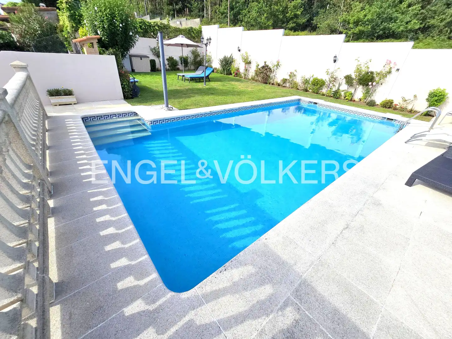 Swimming pool of Detached homes for sale in Vigo   with Heating, Private garden and Terrace