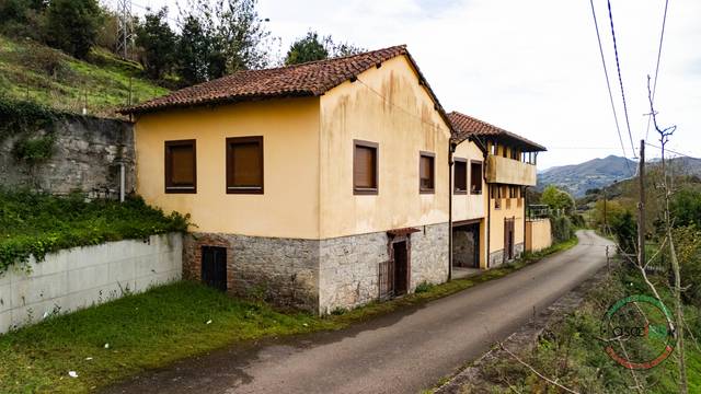 Casa-chalet en Venta en Lugar Rodiles, 29 en Grado