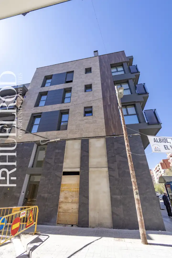 Außenansicht von Maisonette zum Verkauf in Badalona mit Klimaanlage, Heizung und Parkett