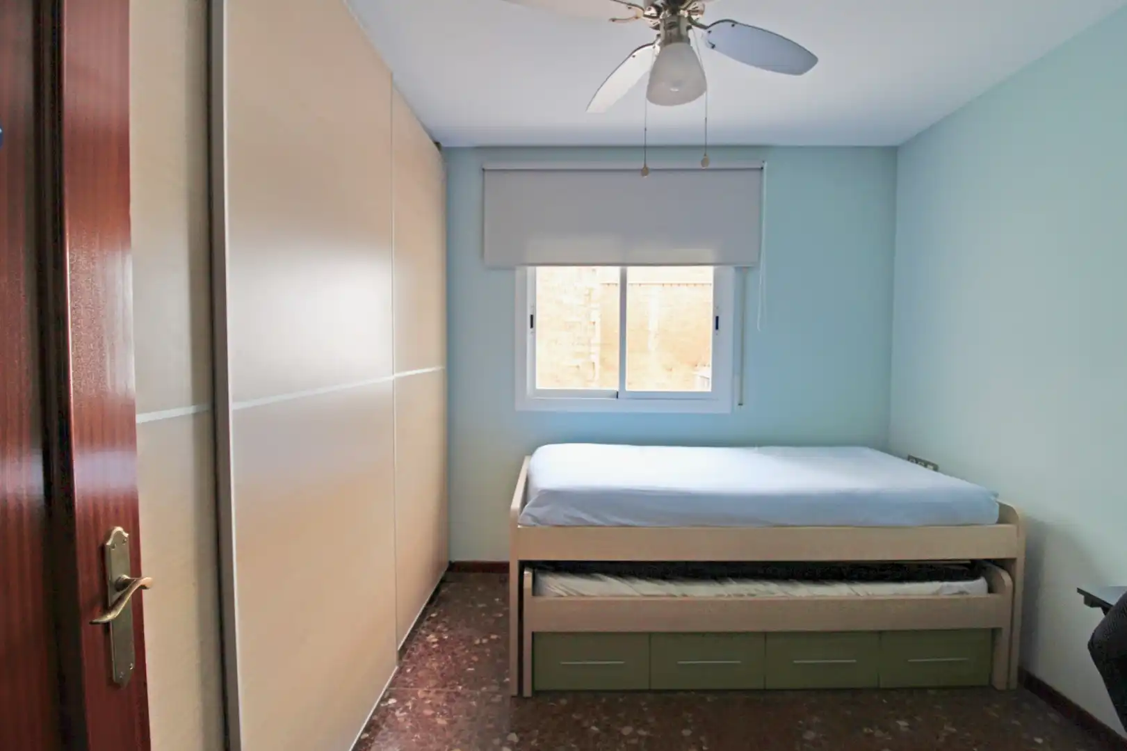 Habitación de Piso en venta en L'Hospitalet de Llobregat con Aire acondicionado, Calefacción y Amueblado