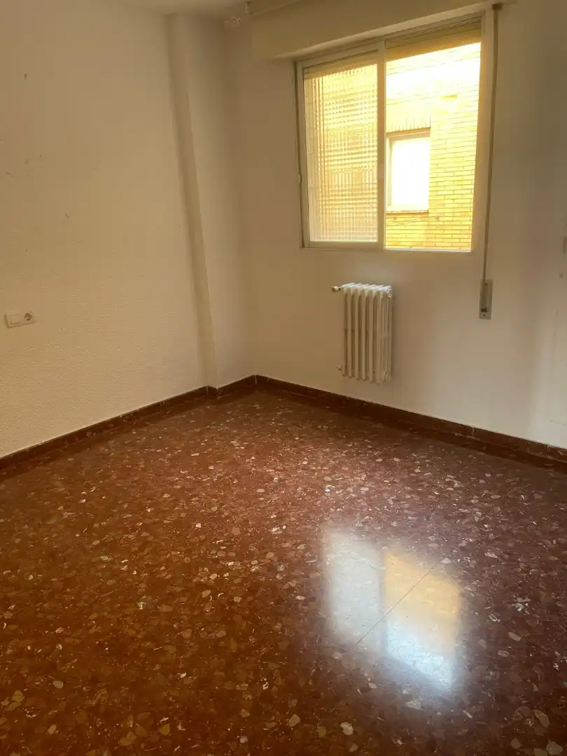 Schlafzimmer von Wohnung zur Miete in Granada mit Heizung, Ofen und Waschmaschine