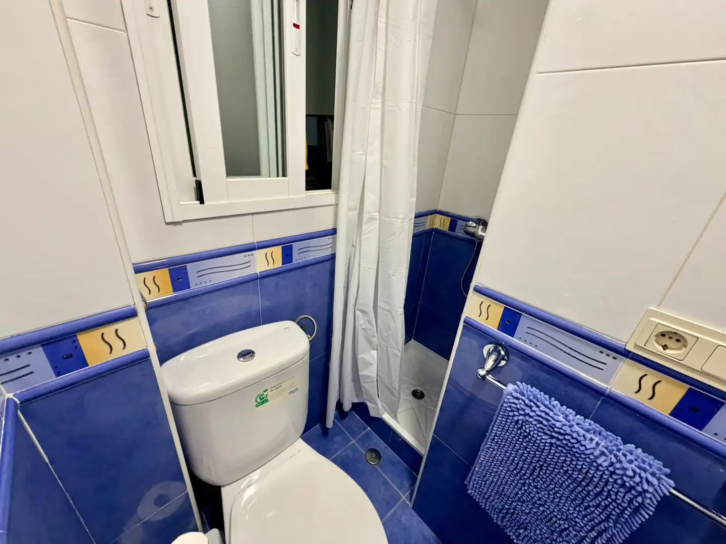 Bathroom of Flat for rent in Ronda