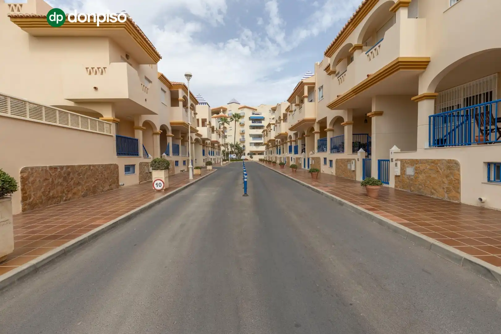 Vista exterior de Piso en venta en El Ejido con Piscina comunitaria
