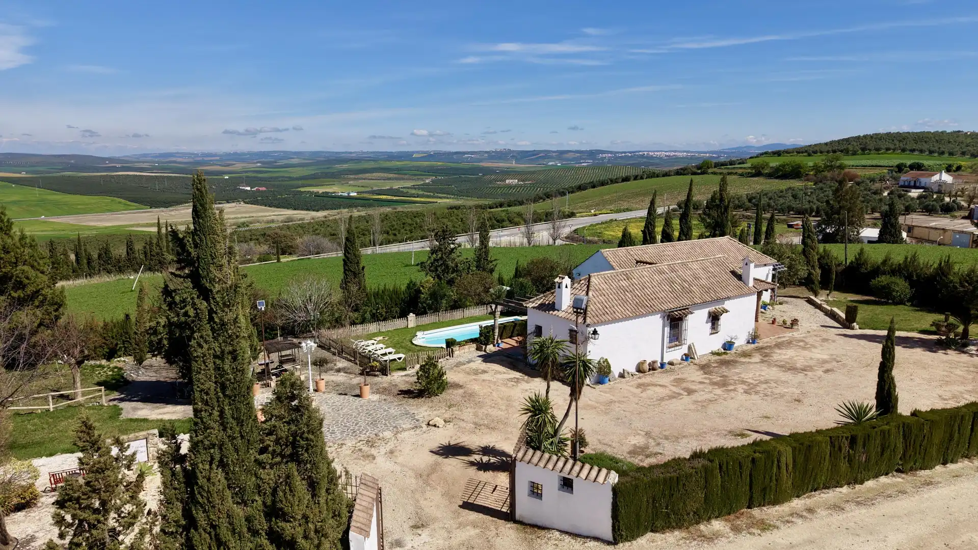 Jardín de Finca rústica en venta en Santaella con Aire acondicionado, Jardín privado y Terraza