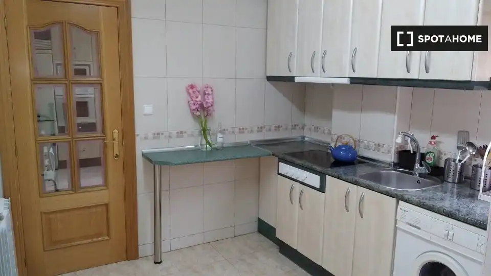Cocina de Piso de alquiler en Zaragoza con Aire acondicionado, Calefacción y Amueblado