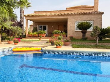 Villa con piscina in vendita a Alzabares