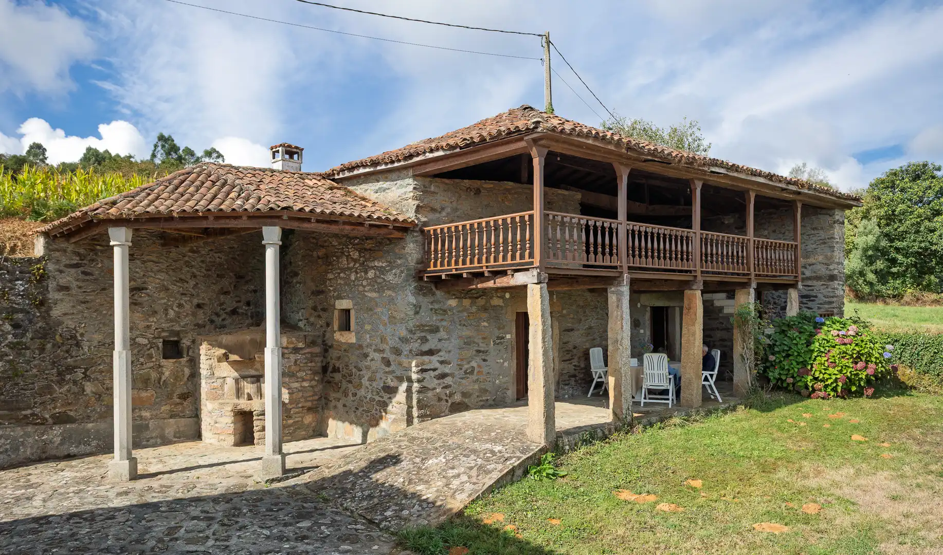 Außenansicht von Country house zum Verkauf in Lalín mit Möbliert