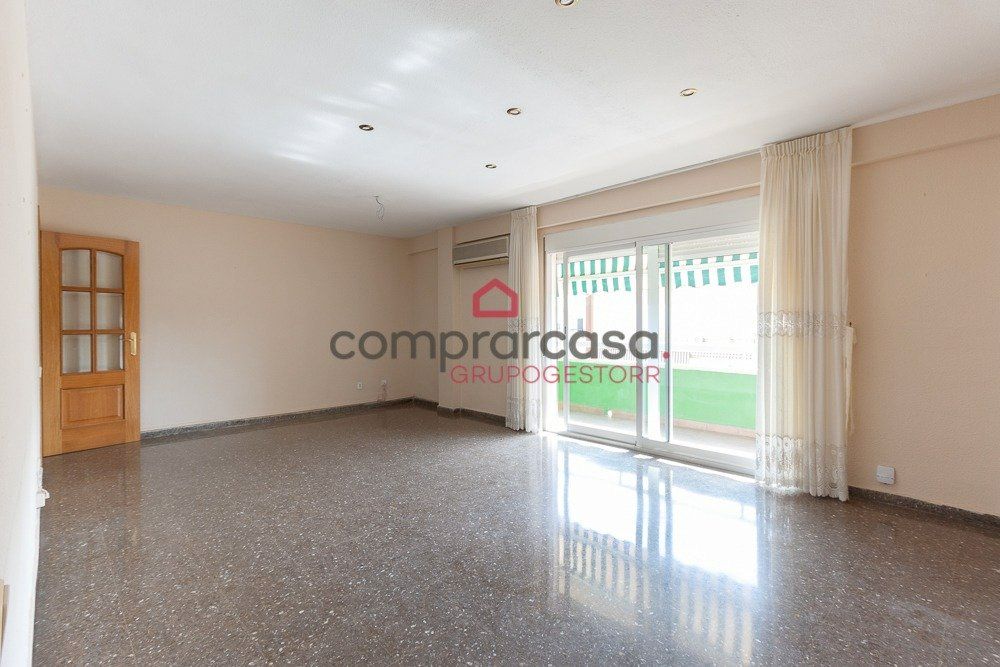 Vista exterior de Pis en venda en  Valencia Capital amb Aire condicionat, Terrassa i Balcó