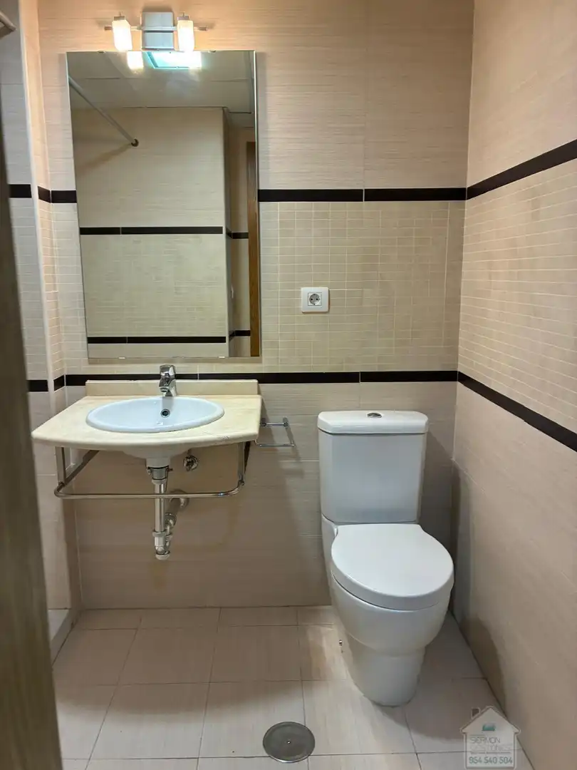 Baño de Piso en venta en Sevilla con Aire acondicionado, Calefacción y Trastero