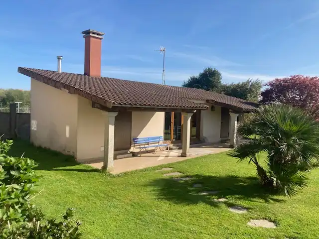 Jardín de Casa o chalet en venta en Carballo con Calefacción, Jardín privado y Parquet