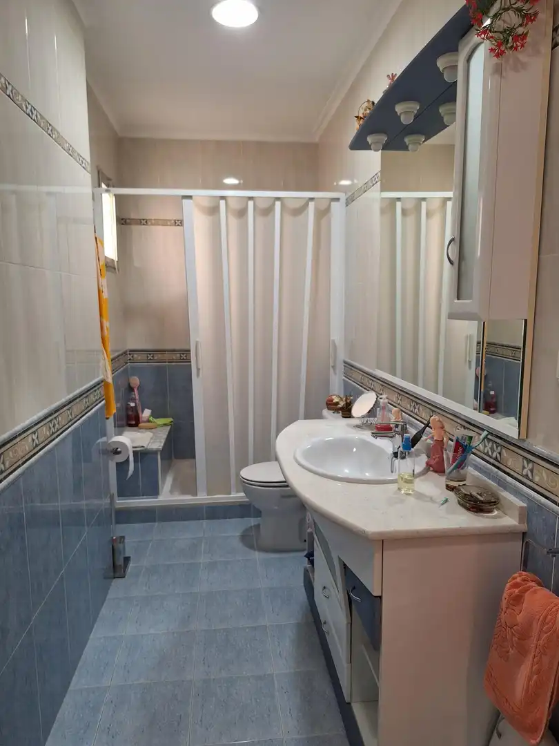 Baño de Piso en venta en Elche / Elx con Balcón