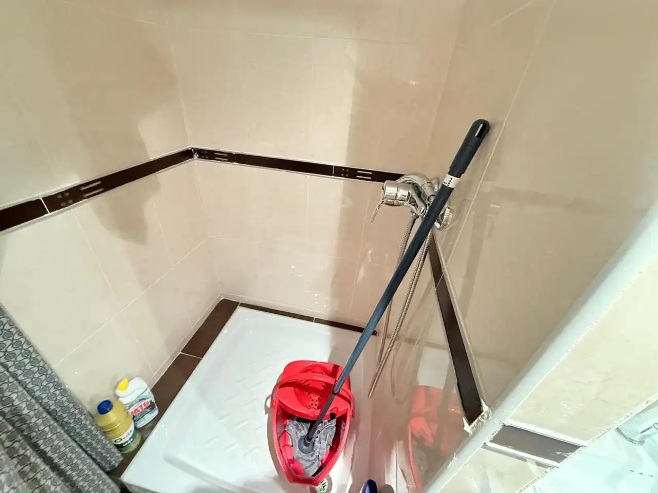 Badezimmer von Büro zum Verkauf in Castro-Urdiales mit Heizung