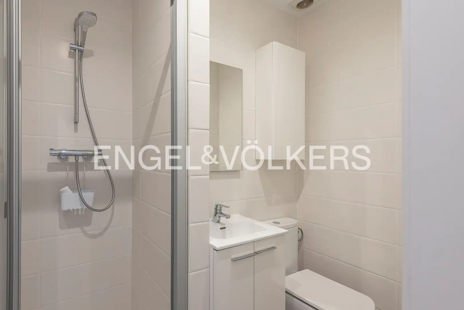 Bathroom of Attic for sale in Barcelona  with Air Conditioner, Heating and Furnished