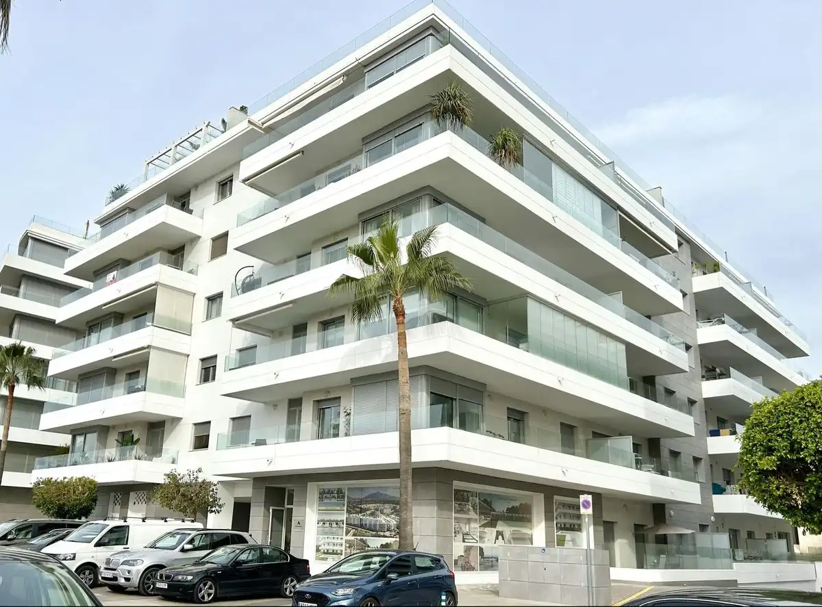 Vista exterior de Àtic en venda en Marbella amb Aire condicionat, Traster i Moblat