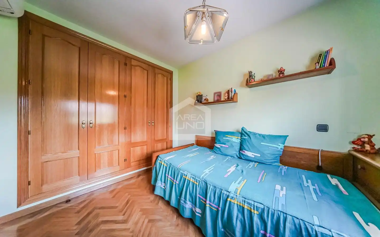 Dormitori de Casa adosada en venda en Alcorcón amb Aire condicionat, Calefacció i Parquet