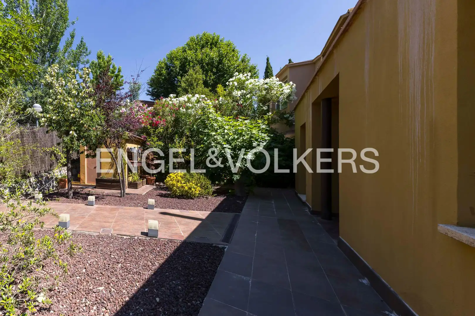 Terrace of Houses for sale in La Moraleja  with Air Conditioner, Heating and Private garden