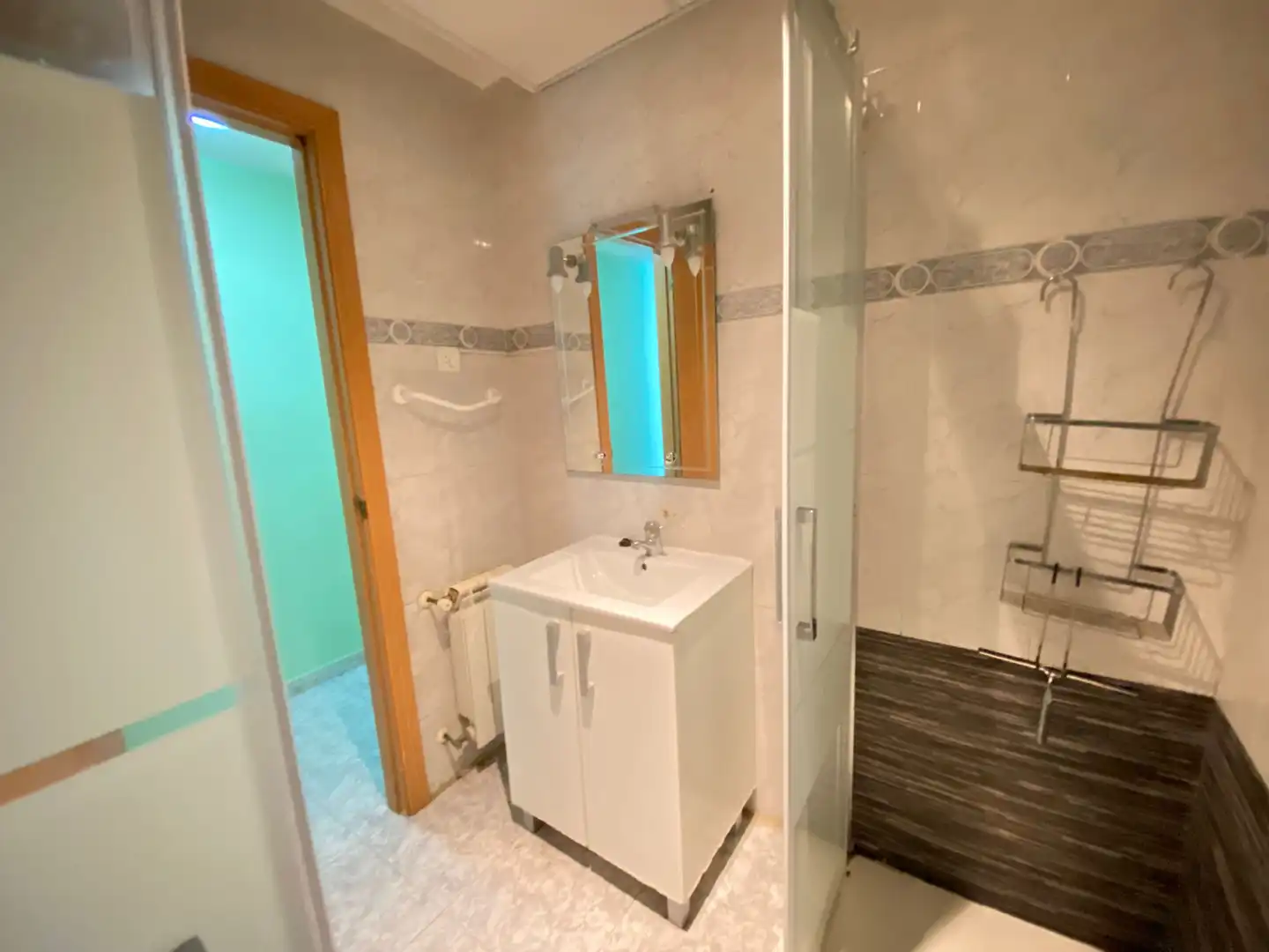 Bathroom of Flat for sale in Fuenlabrada  with Air Conditioner, Heating and Balcony