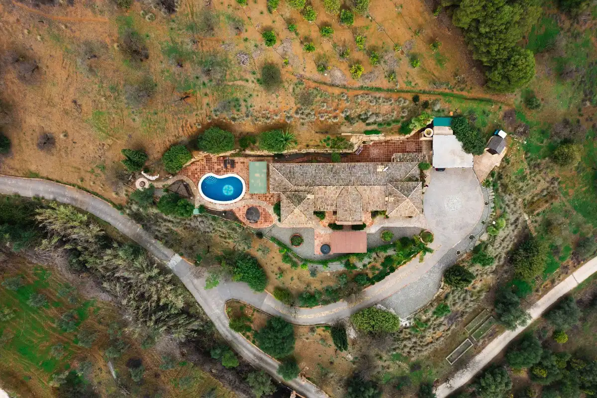 Garden of Houses for sale in Monda  with Air Conditioner, Terrace and Storage room