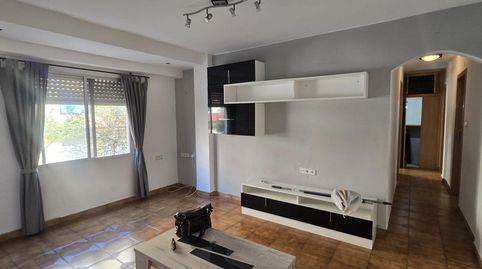 VIVIENDA REFORMADA CON ASCENSOR  CERCA PARADA DE TRANVÍA Y AUTOBUSES