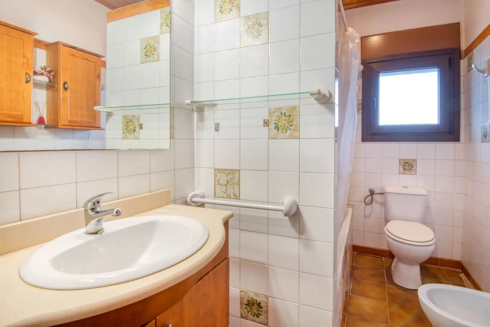 Badezimmer von Country house zum Verkauf in Albons mit Privatgarten, Terrasse und Schwimmbad